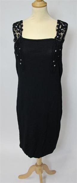 Lot comprenant :
- JEAN-LOUIS SCHERRER BOUTIQUE....