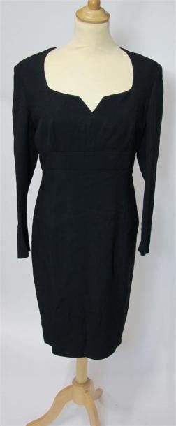 Lot comprenant :
- JEAN-LOUIS SCHERRER BOUTIQUE....