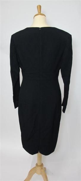 Lot comprenant :
- JEAN-LOUIS SCHERRER BOUTIQUE....
