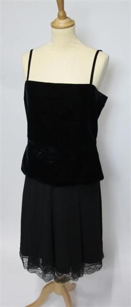 Lot comprenant :
- JEAN-LOUIS SCHERRER BOUTIQUE....