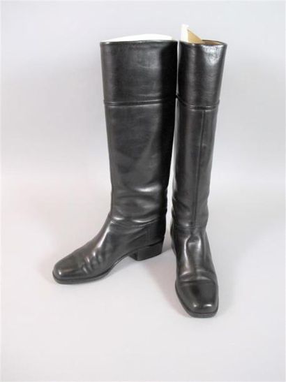 François VILLON
Paire de bottes en cuir noir.
Taille...