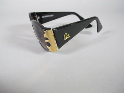 Christian LACROIX
Lunettes de soleil noires...