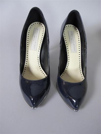 Stella MC CARTNEY
Paire d'escarpins en cuir...