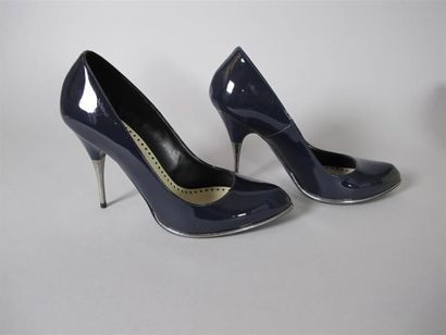 Stella MC CARTNEY
Paire d'escarpins en cuir...