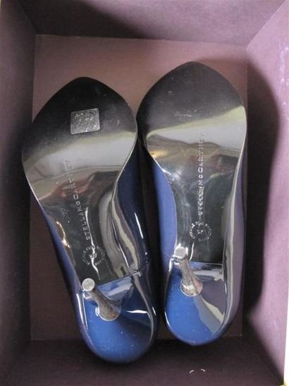 Stella MC CARTNEY
Paire d'escarpins en cuir...