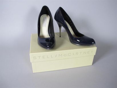 Stella MC CARTNEY
Paire d'escarpins en cuir...