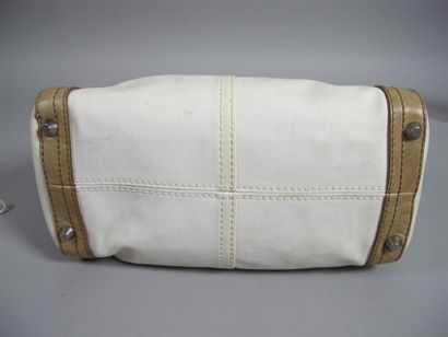 CHLOÉ
Sac porté main en cuir beige et toile...