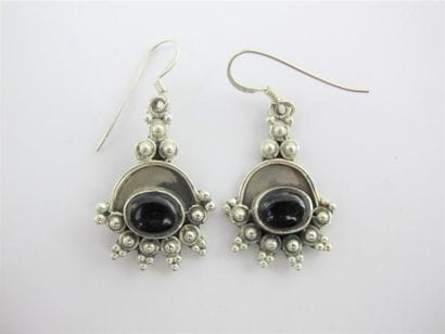 Paire de pendants d'oreilles en argent à...
