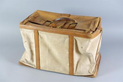 Valise en toile et cuir beige, fermoirs,...