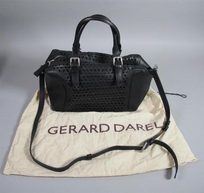 Gérard DAREL
Sac porté main en cuir noir...