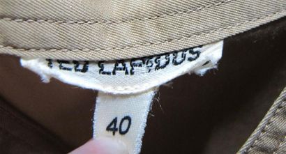 Ted LAPIDUS
Tailleur beige, jupe à ouverture...