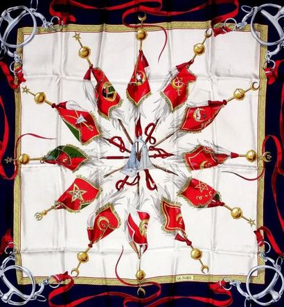LR. PARIS
Série des foulards de tradition...
