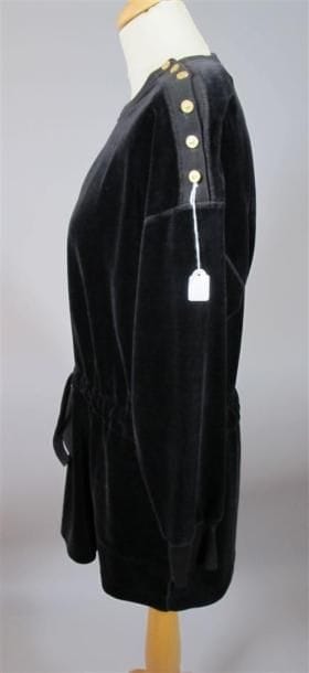 Sonia RYKIEL
Tunique en velours noir, avec...