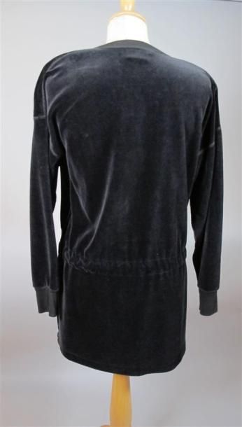 Sonia RYKIEL
Tunique en velours noir, avec...
