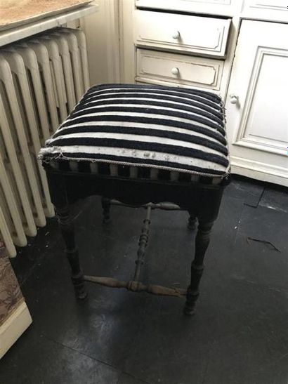 Tabouret, entretoise, garniture rayée blanche...