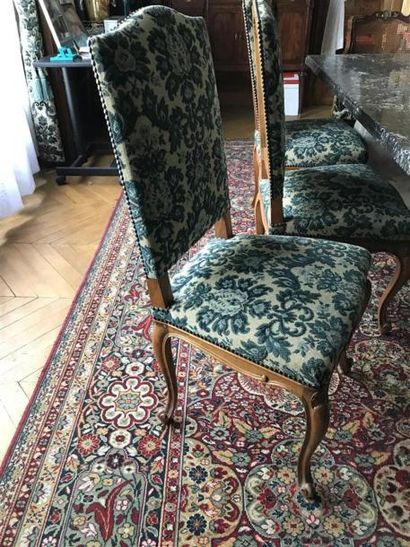 Suite de six chaises en bois naturel mouluré,...
