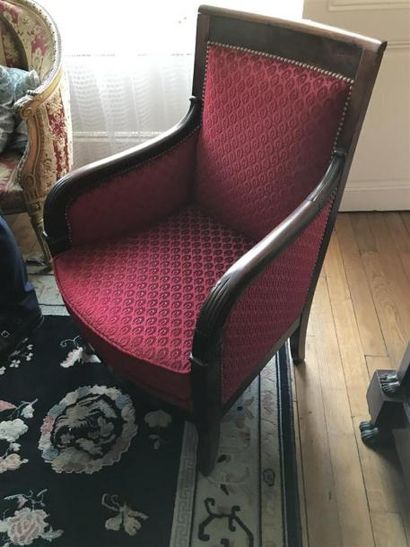 Deux Bergères et un canapé en acajou et placage...