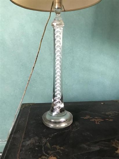 Pied de lampe en verre. 
Haut. : 50,5 cm