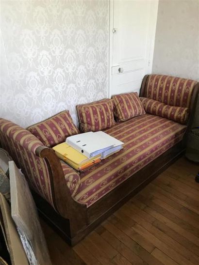 Lit de repos en acajou.
XIXe siècle.
Haut....