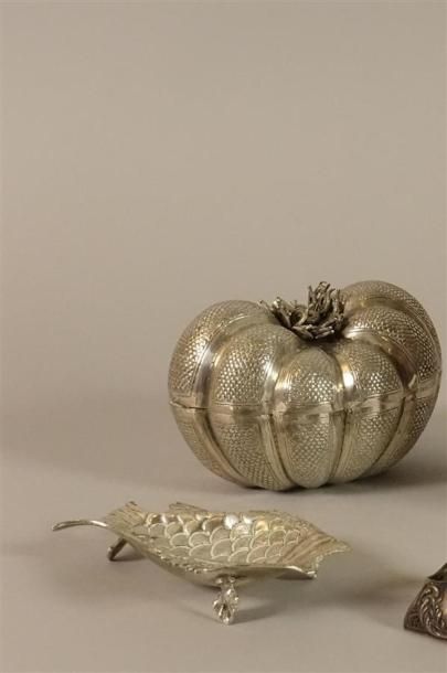 Citrouille en argent et coupe poisson.
Poids...