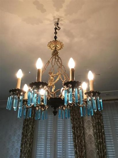 Lustre à huit bras de lumière, le centre...