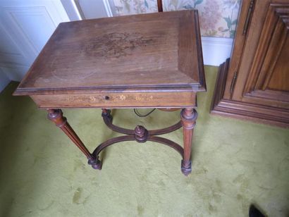 Coiffeuse ou table en bois de placage, vers...