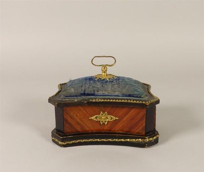 Coffret à couture.
Napoléon III.
Haut. :...