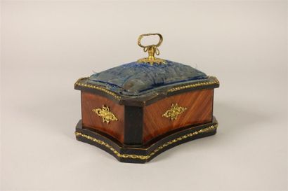 Coffret à couture.
Napoléon III.
Haut. :...