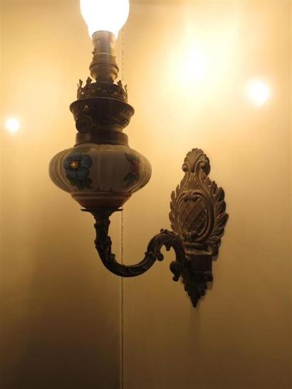 Paire d'appliques à un bras de lumière, vers...