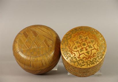 Boîte ronde en marqueterie de paille, teintée...