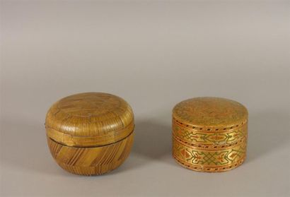 Boîte ronde en marqueterie de paille, teintée...