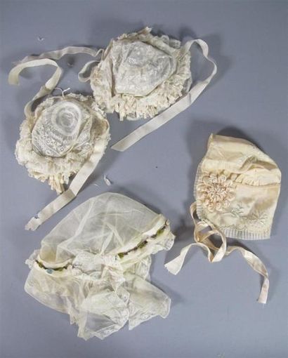 Réunon de douze bonnets coiffes, linon, tulle,...