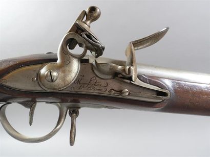 Beau fusil d'Officier à silex, type 1767-70.
Canon...