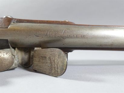 Beau fusil d'Officier à silex, type 1767-70.
Canon...