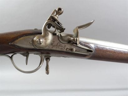Beau fusil d'Officier à silex, type 1767-70.
Canon...