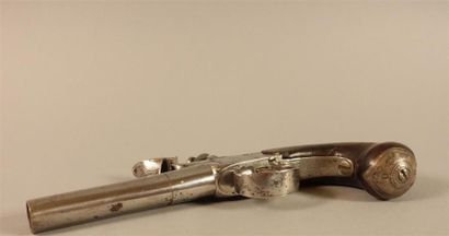 Pistolet à coffre à silex. Canon rond. Coffre...