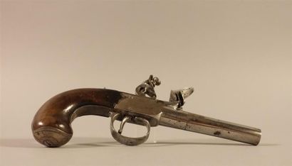 Pistolet à coffre à silex. Canon rond. Coffre...