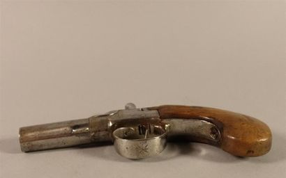 Pistolet à coffre à percussion. Canon rond...