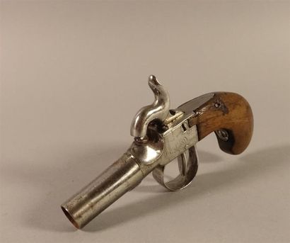 Pistolet à coffre à percussion. Canon rond...