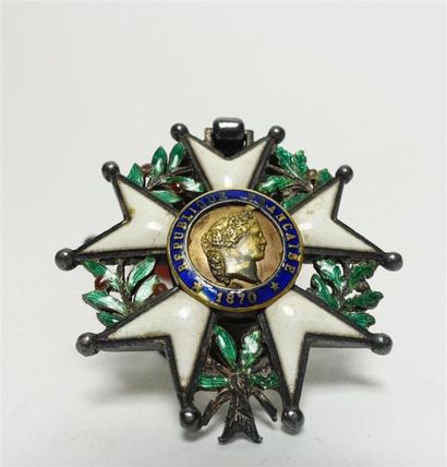 FRANCE
Ensemble comprenant une Légion d'honneur...