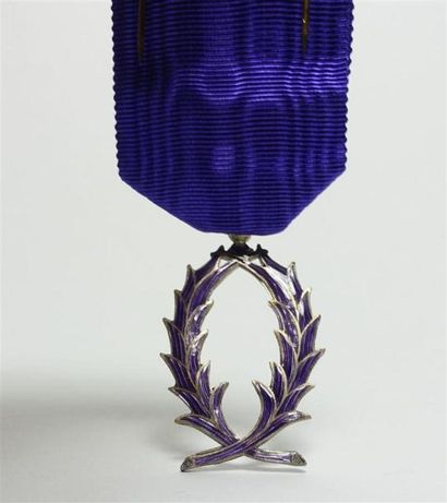 FRANCE
Ensemble comprenant une Légion d'honneur...
