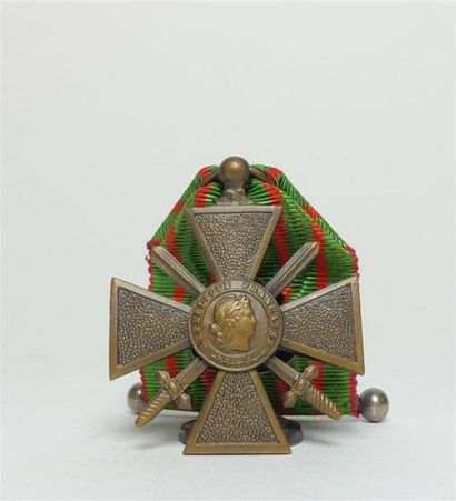 FRANCE
Ensemble comprenant une Légion d'honneur...