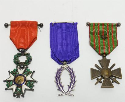 FRANCE
Ensemble comprenant une Légion d'honneur...