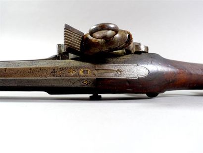 Fusil espagnol à silex.
Canon rond à pans...