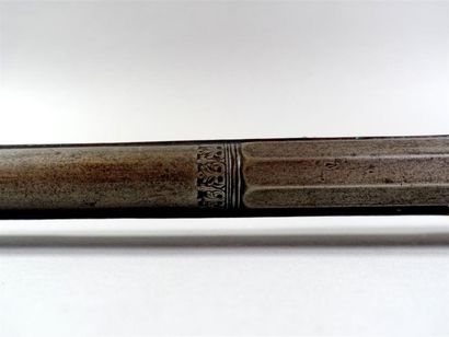 Fusil espagnol à silex.
Canon rond à pans...
