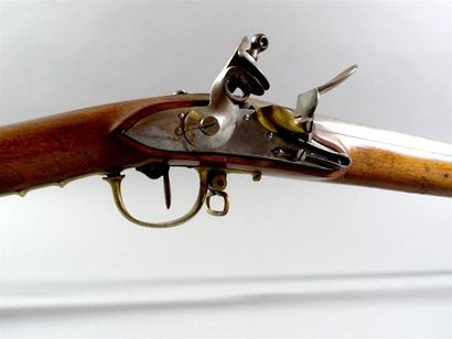 Fusil d'Officier à silex.
Canon rond à pans...