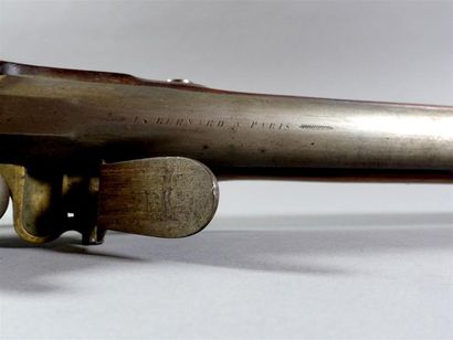 Fusil d'Officier à silex.
Canon rond à pans...