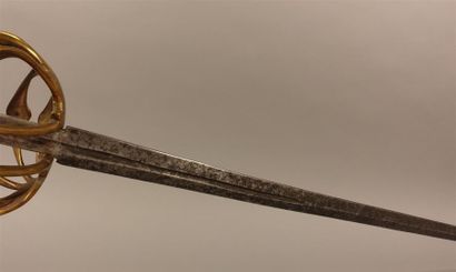 Épée à branches de style XVIIe siècle. Fusée...
