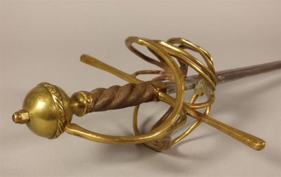 Épée à branches de style XVIIe siècle. Fusée...