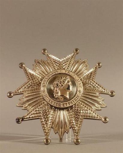 FRANCE 
ORDRE DE LA LÉGION D'HONNEUR, institué...